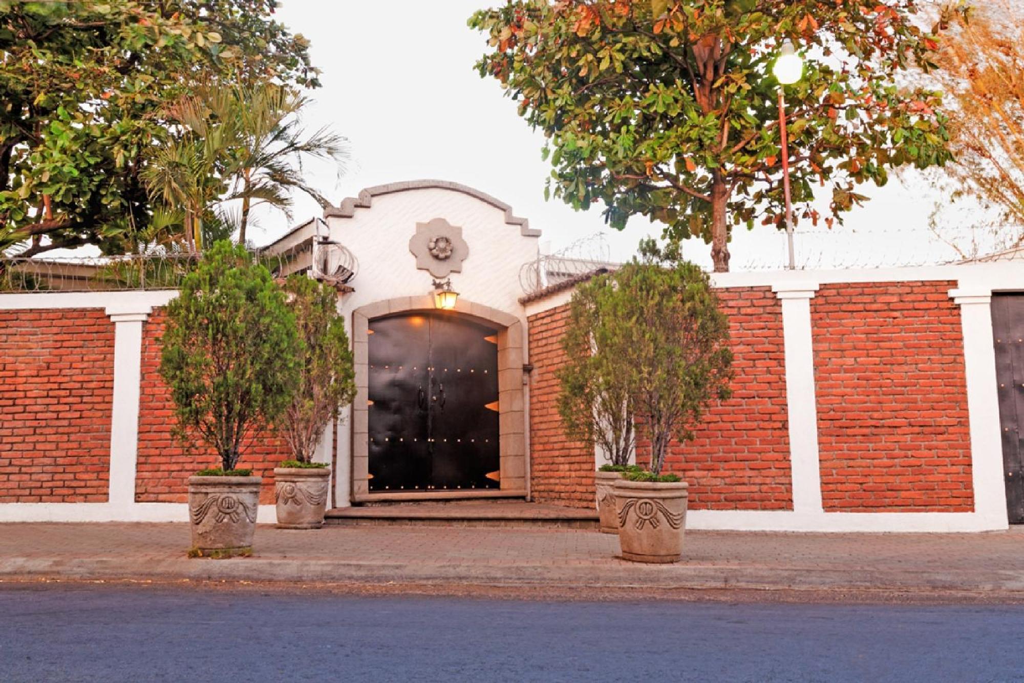Hotel El Almendro Managua Esterno foto