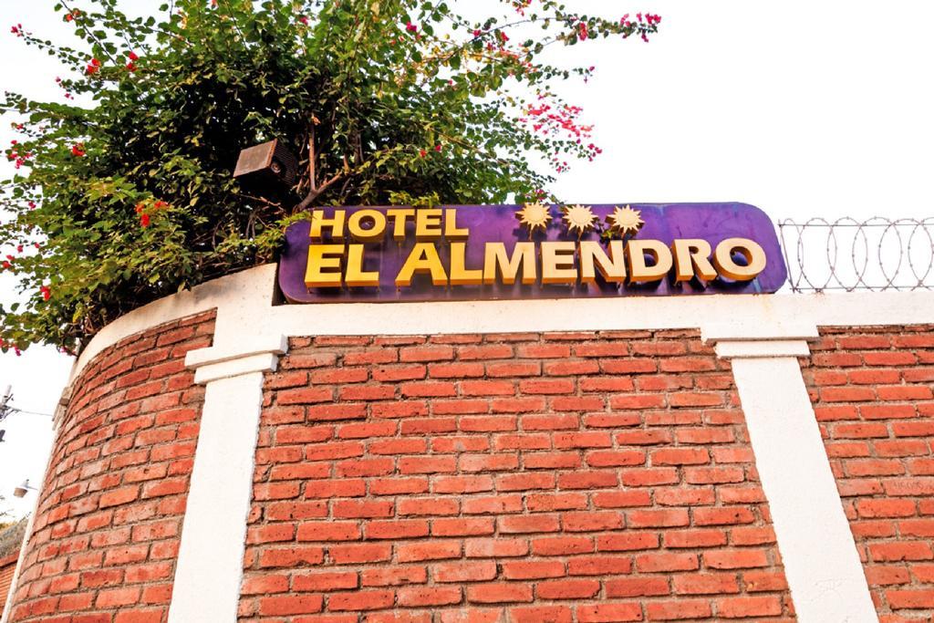 Hotel El Almendro Managua Esterno foto
