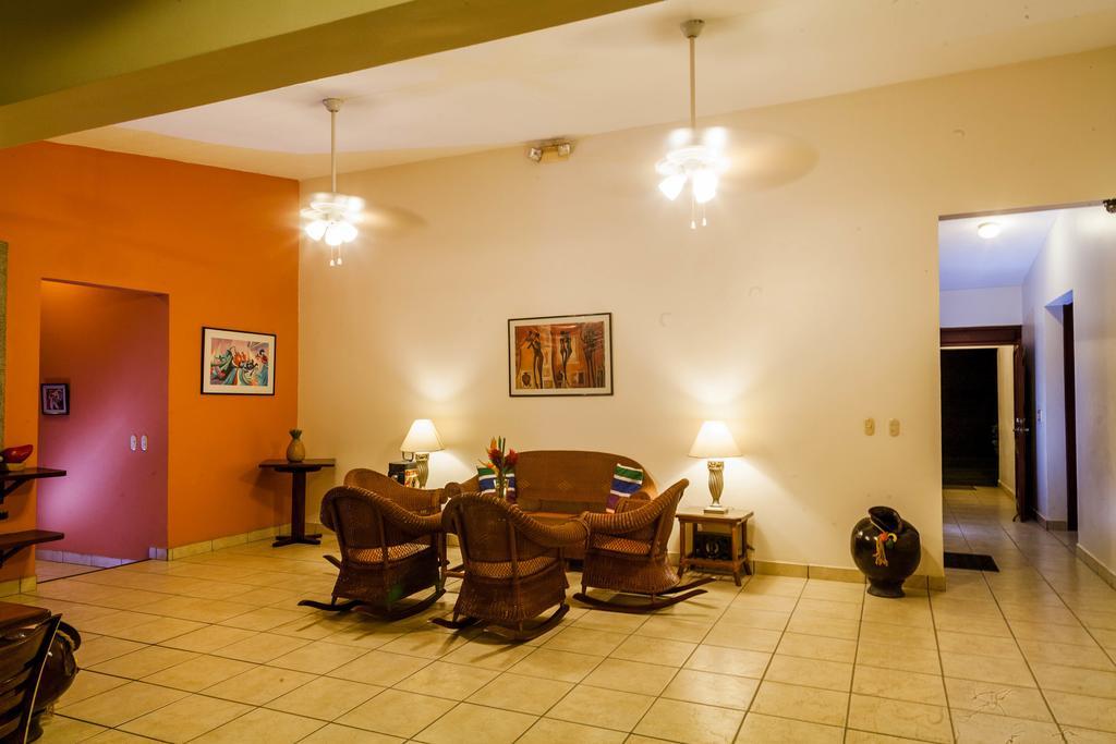Hotel El Almendro Managua Esterno foto
