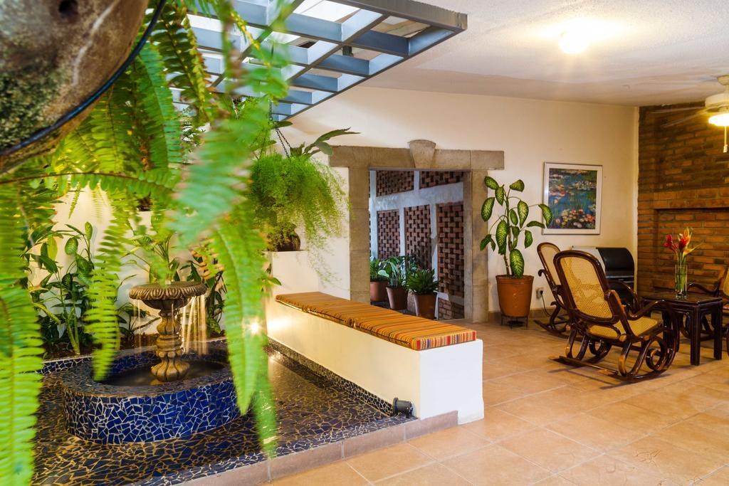Hotel El Almendro Managua Esterno foto