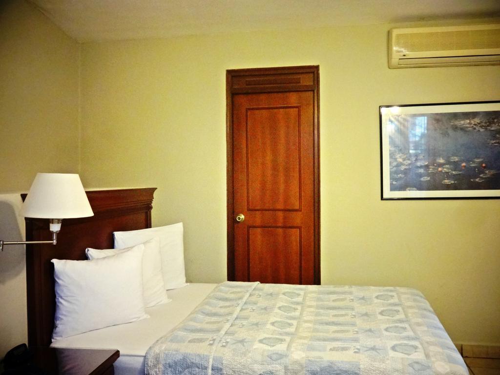 Hotel El Almendro Managua Esterno foto