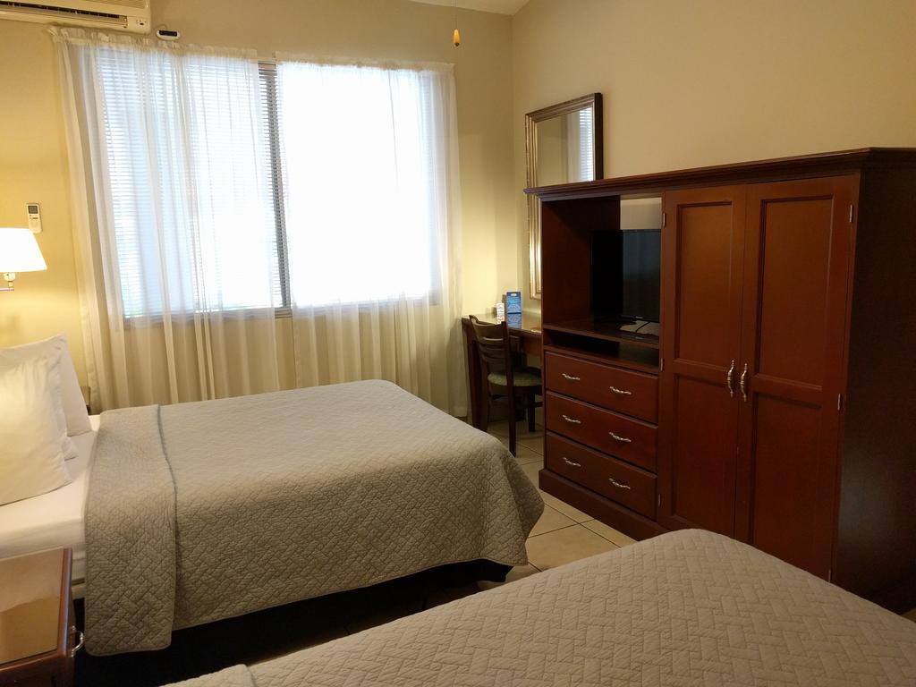 Hotel El Almendro Managua Esterno foto