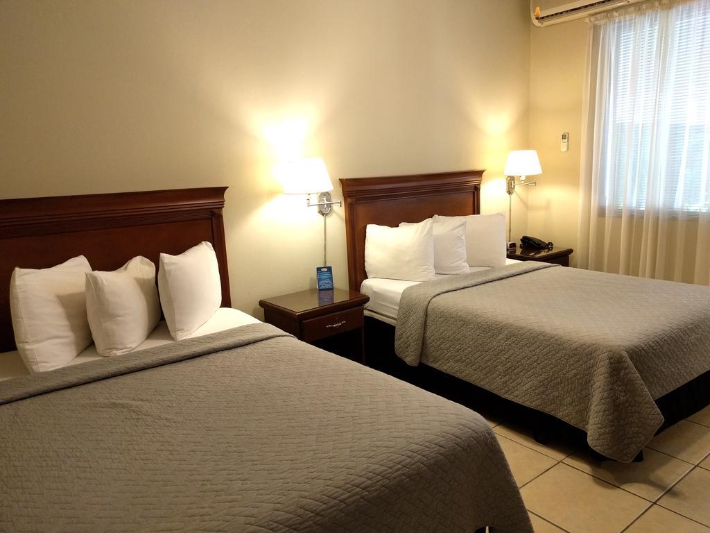 Hotel El Almendro Managua Esterno foto