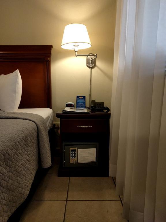 Hotel El Almendro Managua Esterno foto