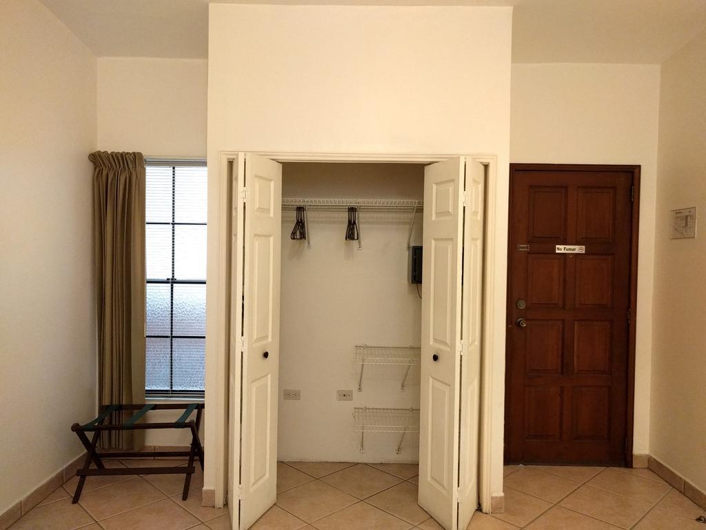Hotel El Almendro Managua Esterno foto