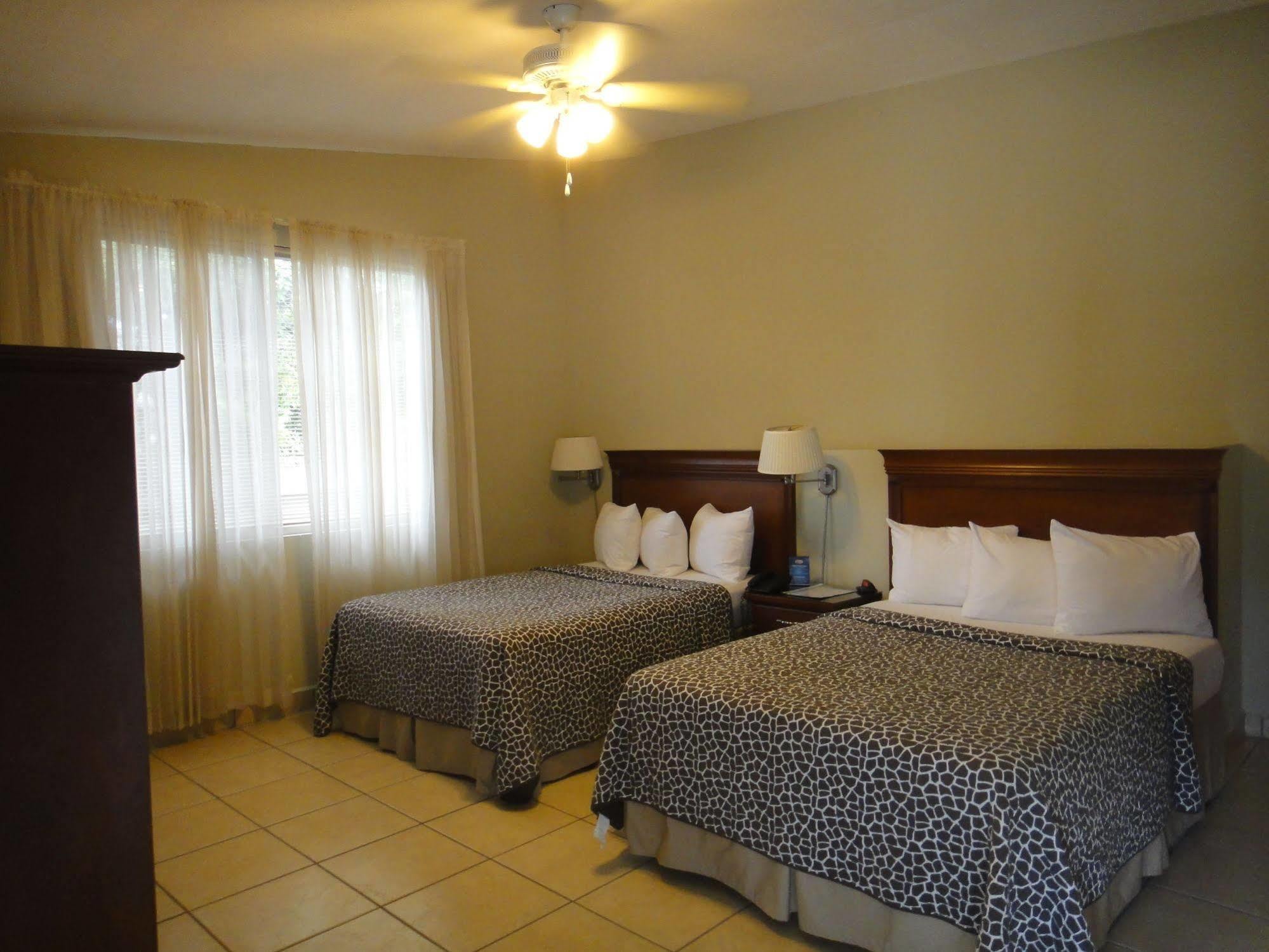 Hotel El Almendro Managua Esterno foto