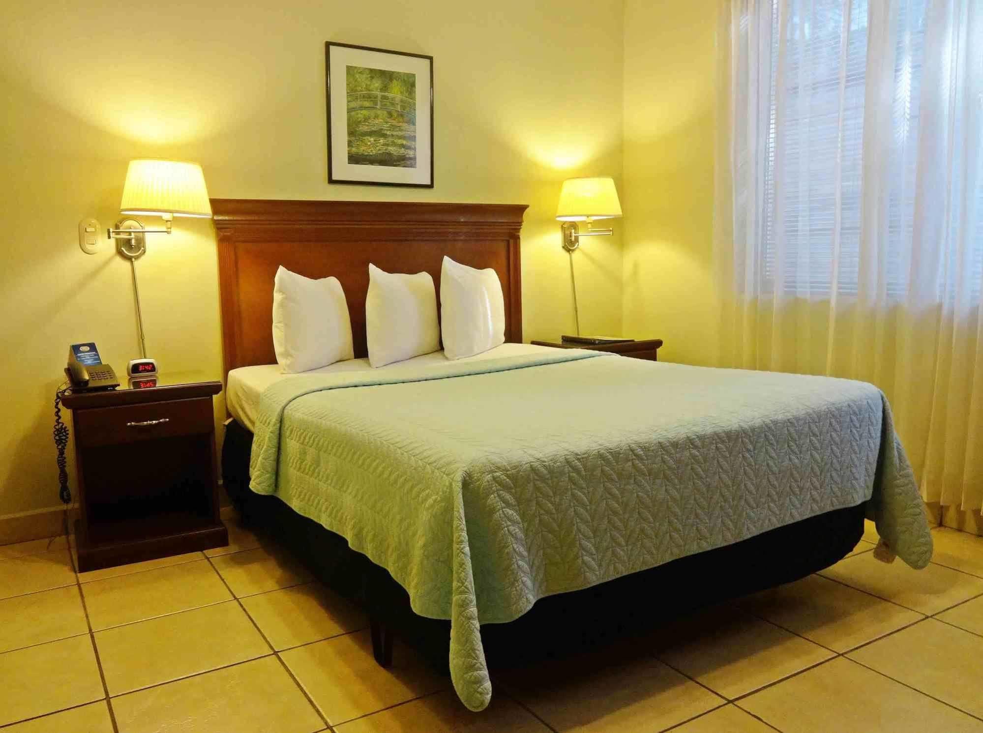 Hotel El Almendro Managua Esterno foto
