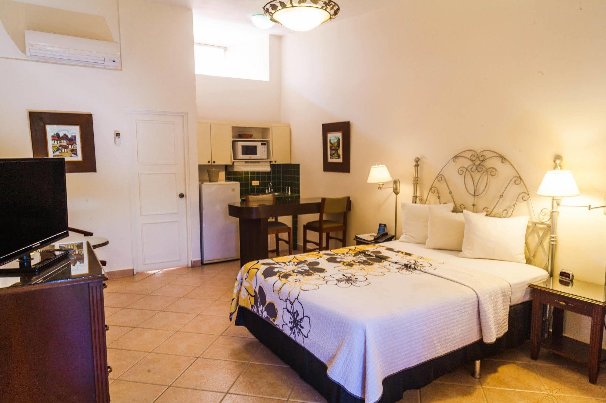 Hotel El Almendro Managua Esterno foto