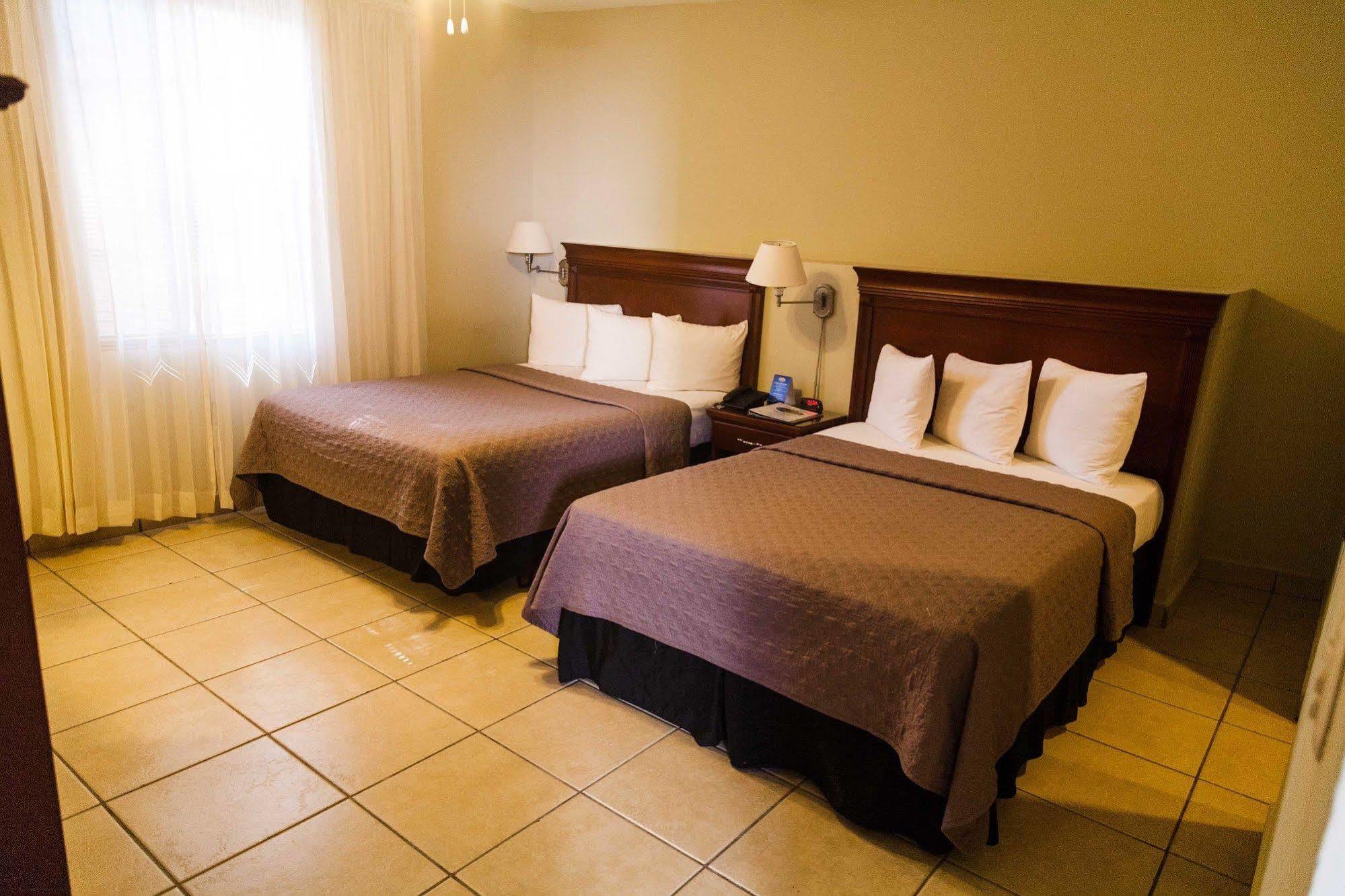 Hotel El Almendro Managua Esterno foto