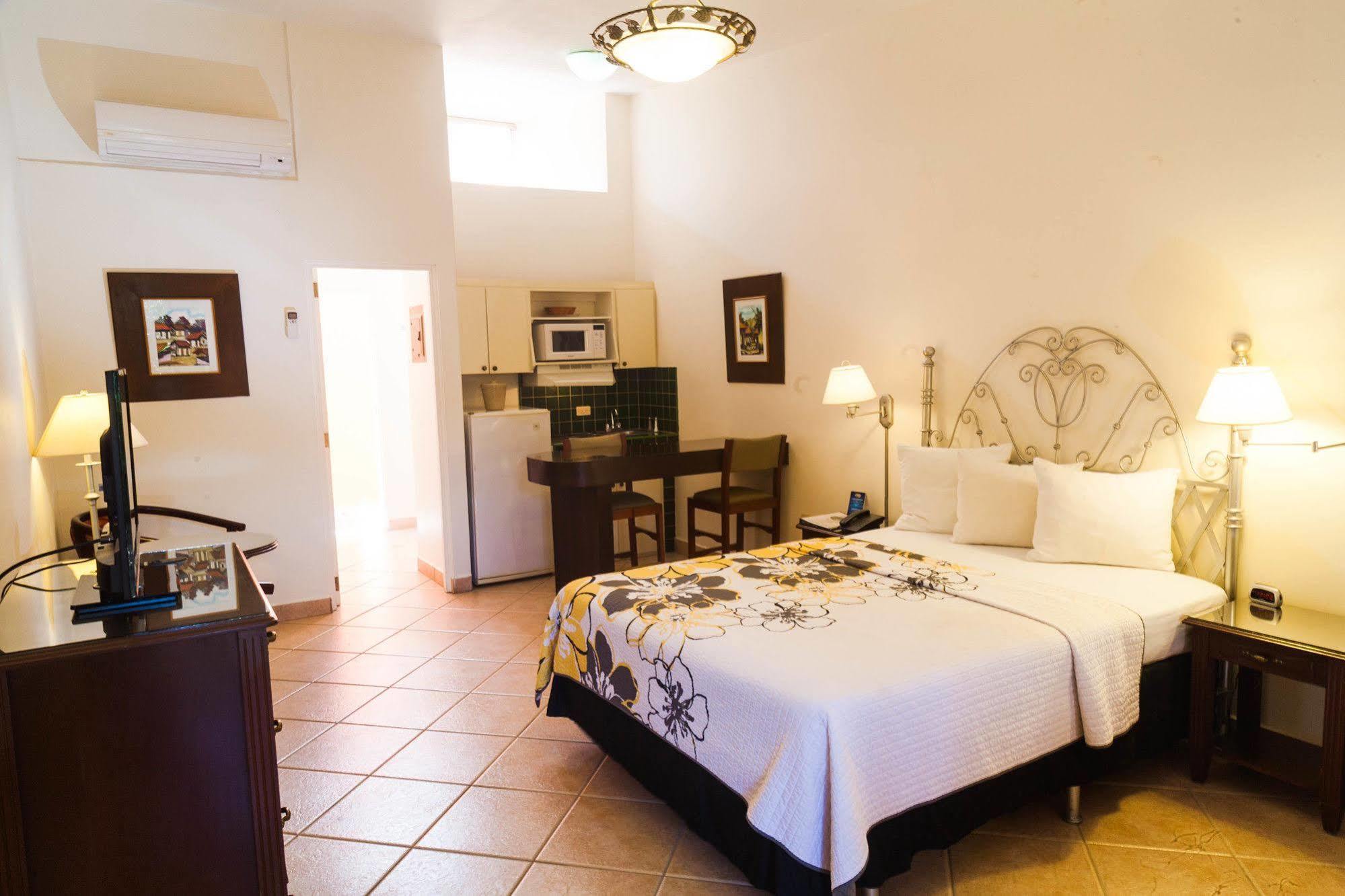 Hotel El Almendro Managua Esterno foto