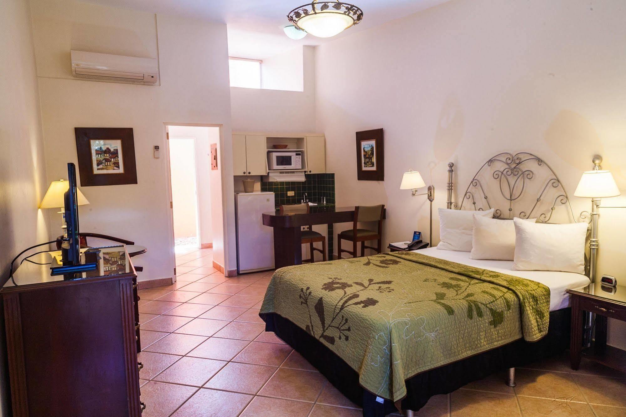 Hotel El Almendro Managua Esterno foto