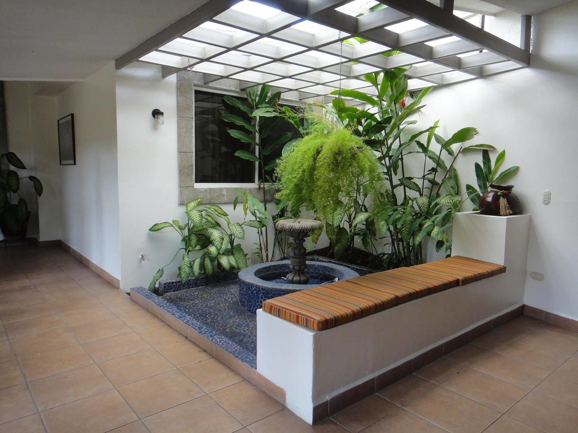 Hotel El Almendro Managua Esterno foto